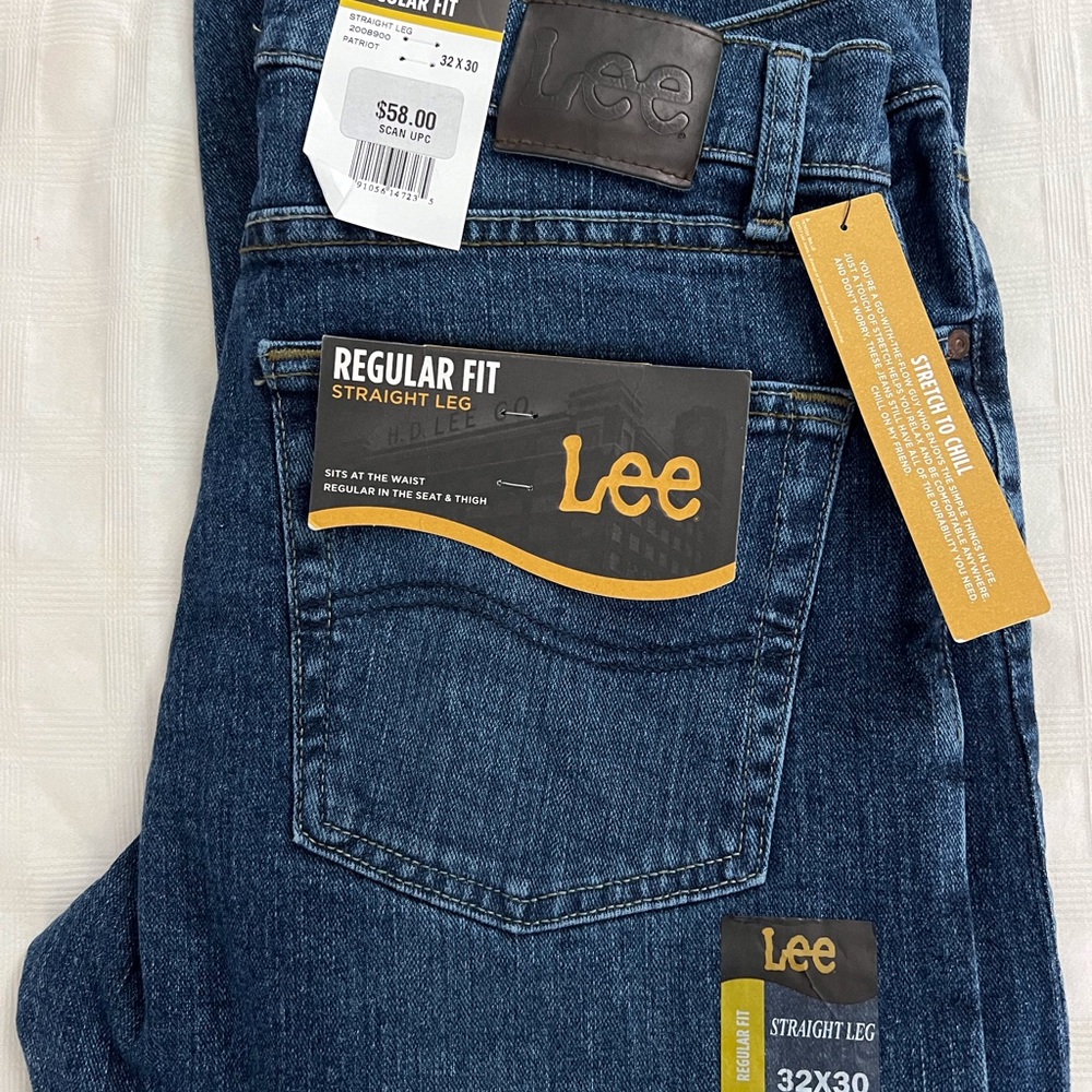 Mens’ Lee Regular Fit Jeans. New with tags